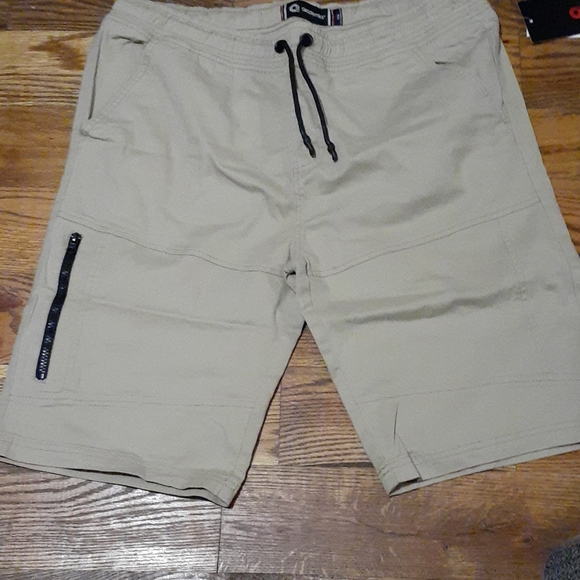 2 Akademiks shorts - Picture 7 of 9